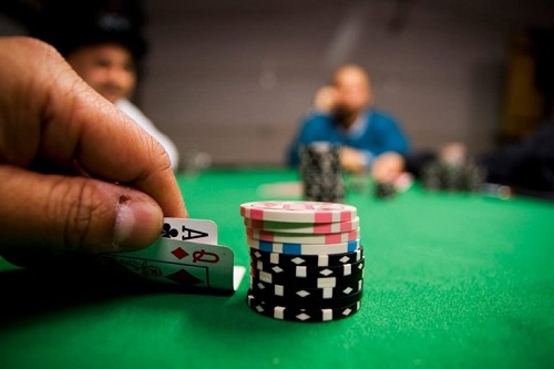 Tìm hiểu Cách Xử Lý Áp Lực Trong Các Ván Đấu Poker Quan Trọng