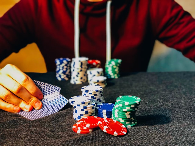 Tìm hiểu khái niệm Suited Poker là gì?