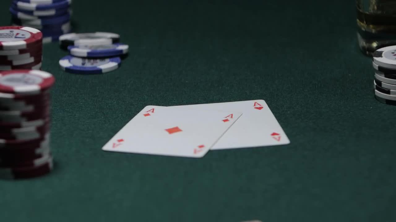 Khám phá Straight Flush Poker Là Gì?