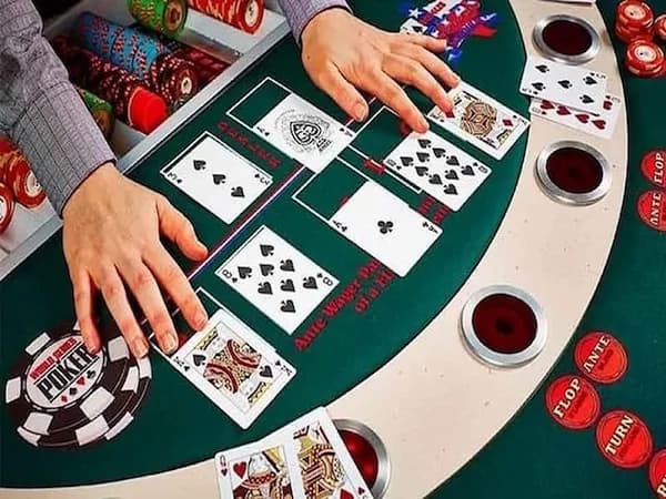 Tìm hiểu luật chơi bài poker cơ bản