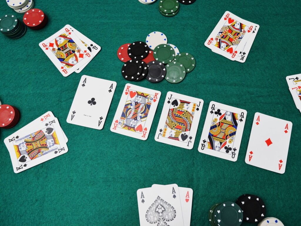 Tìm hiểu cách xử lý tình huống poker khó khăn