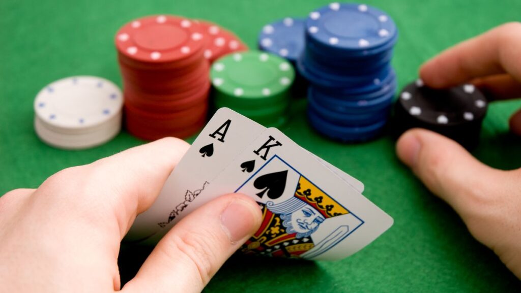 Các yếu tố ảnh hưởng đến kỹ năng đánh giá thẻ Poker