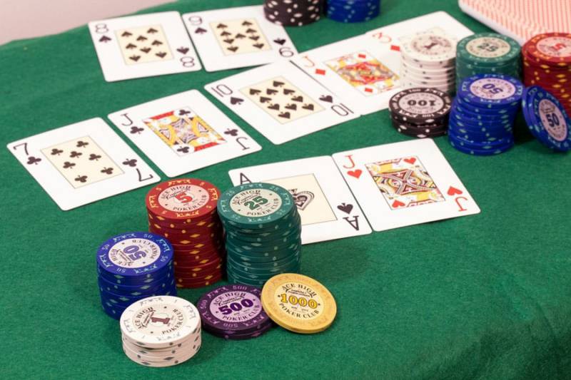 Phương pháp luyện tập cách đánh Poker một cách tự tin