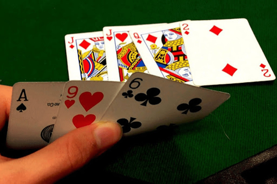 Thông tin cơ bản có vai trò vô cùng quan trọng trong Poker