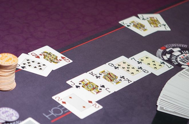 Tìm hiểu Straight Poker là gì?